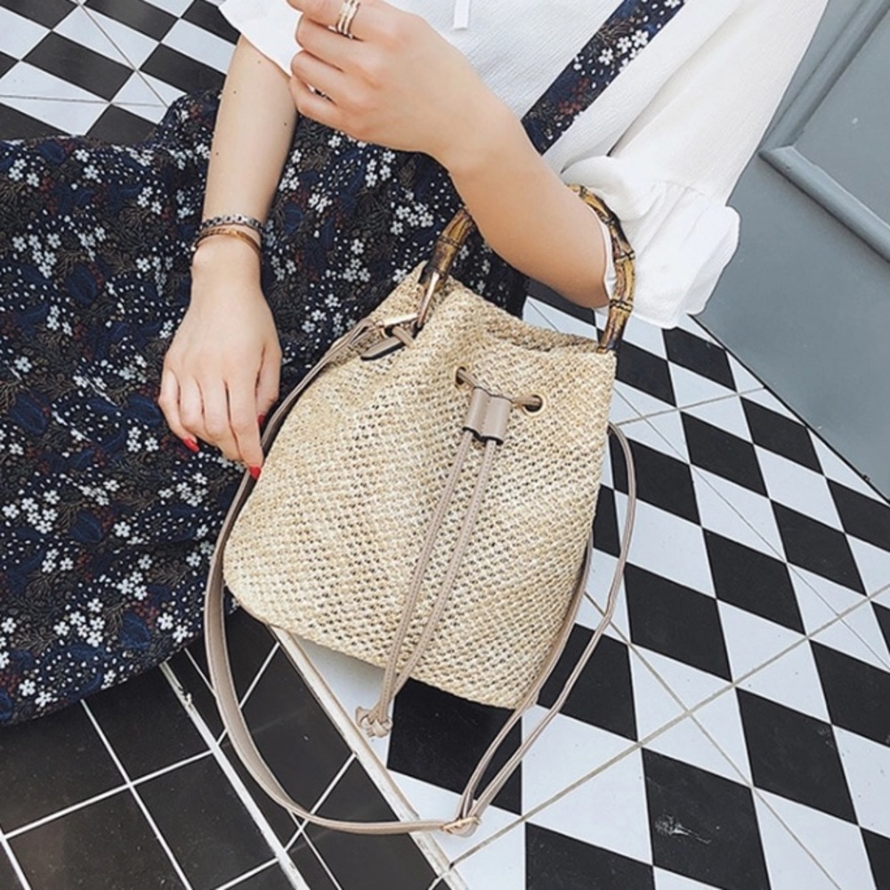 ๐๐ TULUM Bamboo Handle Straw Bucket Bag - Picture 3 of 8